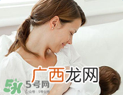 哺乳期奶水有血是什么原因？哺乳期奶水有血能喂奶吗？