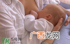 我的奶水发黄是怎么回事？ 哺乳期奶水发黄还可以喂奶吗？