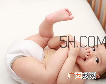 宝宝红屁股擦什么好？宝宝拉屎绿色怎么回事？