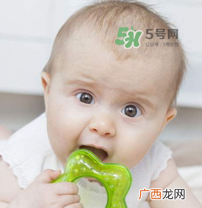 宝宝近视有什么症状？宝宝近视有什么表现？