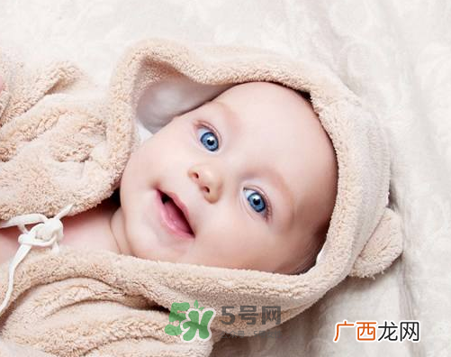 宝宝近视有什么症状？宝宝近视有什么表现？