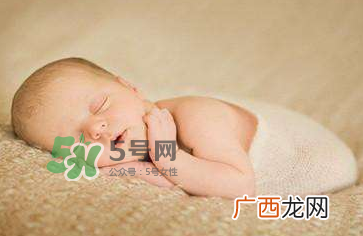 立秋后宝宝要穿什么衣服？立秋后宝宝要穿袜子吗？