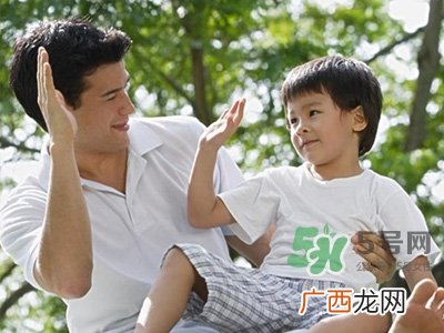 孩子大哭大闹时该怎么办 孩子渴望被关注的心理