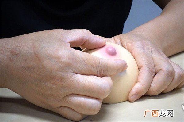 哺乳的正确姿势 哺乳的注意事项