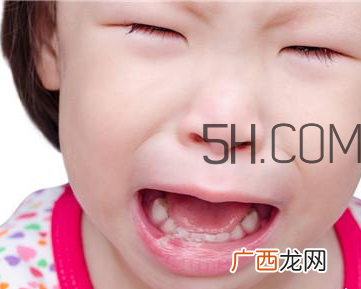 幼儿嘴巴长泡疹怎么办才好？小儿脑瘫与发育迟缓一样吗？
