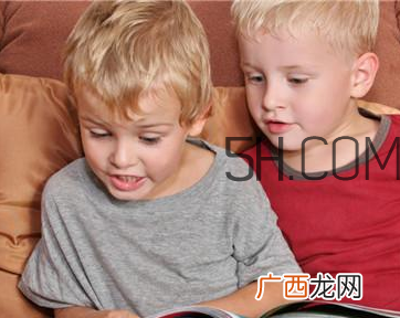 幼儿嘴巴长泡疹怎么办才好？小儿脑瘫与发育迟缓一样吗？