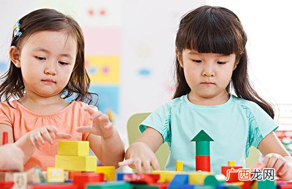 孩子在幼儿园受欺负怎么办？孩子在幼儿园不合群怎么办？