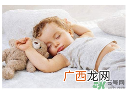夏天宝宝发烧能开空调吗？宝宝发烧能不能吹空调？