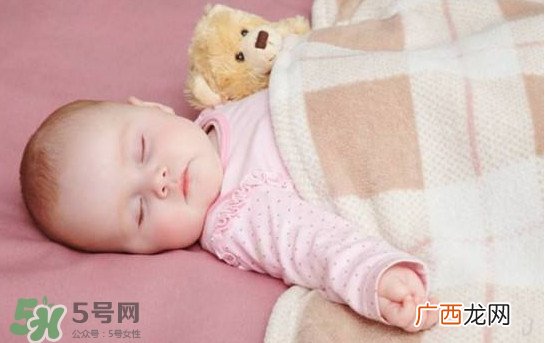 宝宝睡觉不踏实易惊醒 宝宝睡觉不安稳原因