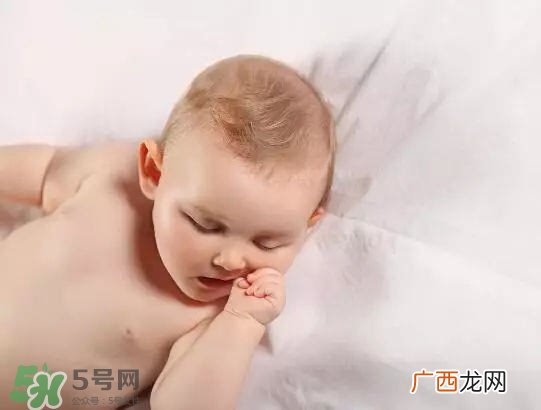 宝宝睡觉不踏实易惊醒 宝宝睡觉不安稳原因
