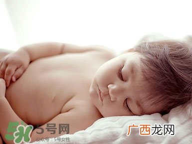 宝宝睡觉不踏实易惊醒 宝宝睡觉不安稳原因