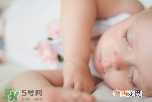 宝宝睡觉不踏实易惊醒 宝宝睡觉不安稳原因