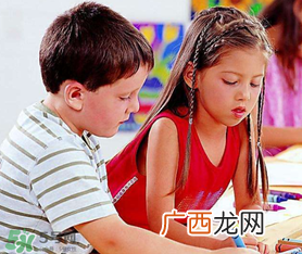 什么原因导致孩子性格内向？孩子性格内向该怎么办？