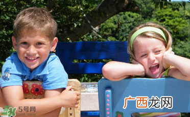 什么原因导致孩子性格内向？孩子性格内向该怎么办？