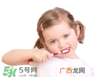 宝宝换牙可以刷牙吗？小孩换牙期间能刷牙吗？