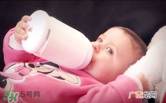 宝宝排便次数多少正常 婴儿正常的排便次数