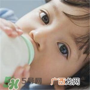 宝宝吃奶粉多久喂一次 喂奶粉的宝宝几个小时吃一次