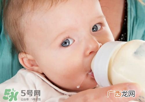 宝宝吃奶粉多久喂一次 喂奶粉的宝宝几个小时吃一次