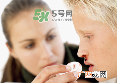 夏天宝宝流鼻血怎么办？夏天宝宝流鼻血是因为上火吗？