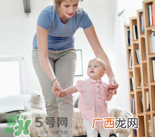 怎么纠正宝宝内八字脚？宝宝八字脚几岁前可以纠正？