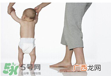 宝宝八字脚怎么矫正 宝宝八字脚可以矫正吗？