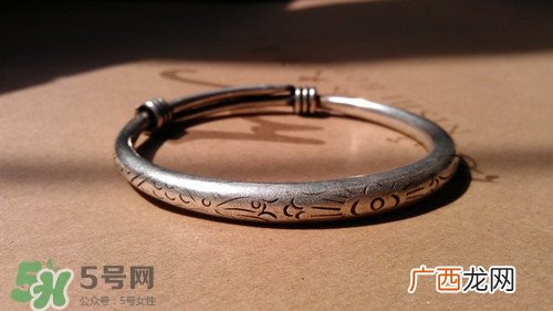 宝宝带银手镯有什么好处?宝宝多大可戴银手镯