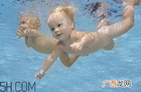 婴幼儿睡觉翻白眼是怎么回事?宝宝学游泳有哪些讲究?