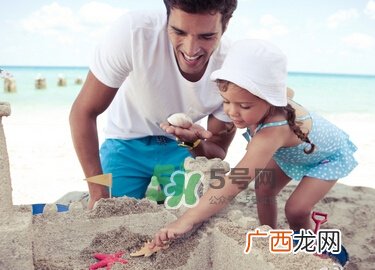 亲子玩桌游，要刻意让孩子赢吗？