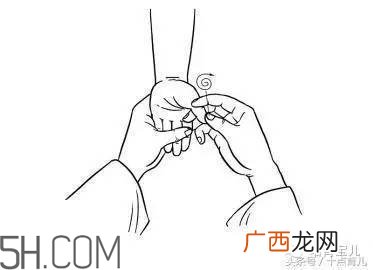 怎样能减少宝宝吐奶情况？宝宝吐奶后要注意哪些问题？
