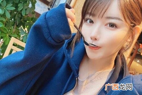 第一次谈恋爱的女生有什么表现
