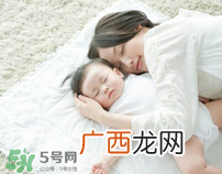 生完孩子后掉头发是正常的吗？产后掉发掉多少属于正常?