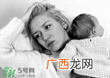 生完孩子后掉头发是正常的吗？产后掉发掉多少属于正常?