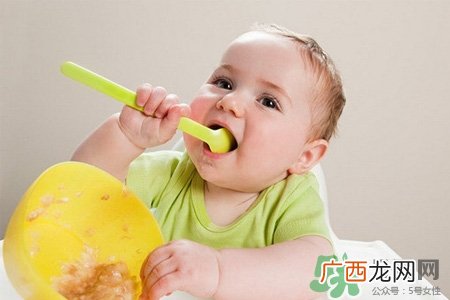 七个月宝宝辅食可以加盐吗？宝宝多大可以吃盐？