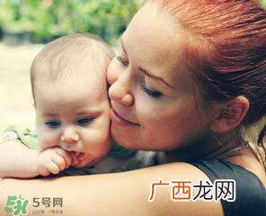 哺乳期妈妈用护肤品对宝宝有影响吗？哺乳期能不能用护肤品？
