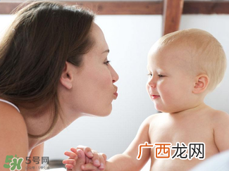哺乳期妈妈用护肤品对宝宝有影响吗？哺乳期能不能用护肤品？