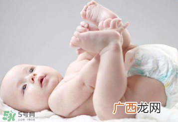 妈妈病毒性感冒需要停止喂奶吗？妈妈感冒了喂奶需要注意什么？