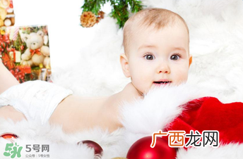 妈妈病毒性感冒需要停止喂奶吗？妈妈感冒了喂奶需要注意什么？