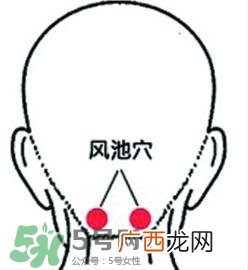 妈妈病毒性感冒需要停止喂奶吗？妈妈感冒了喂奶需要注意什么？