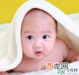 宝宝发烧是用热毛巾还是冷毛巾敷？宝宝发烧用什么毛巾敷？