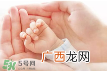 宝宝指甲凹凸不平是什么原因?宝宝指甲凹凸不平正常吗?