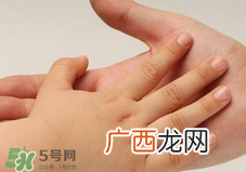 宝宝指甲凹凸不平是什么原因?宝宝指甲凹凸不平正常吗?