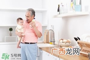 宝宝不会抓东西 怎么锻炼宝宝的抓握能力