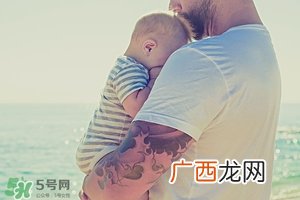 抱孩子的正确姿势 正确的抱孩子姿势