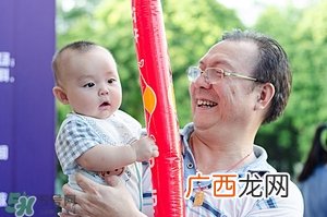 抱孩子的正确姿势 正确的抱孩子姿势