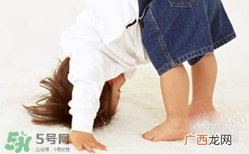 宝宝喜欢撞头是怎么回事？宝宝喜欢撞头怎么办？