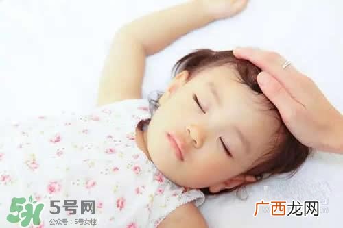 宝宝喜欢撞头是怎么回事？宝宝喜欢撞头怎么办？