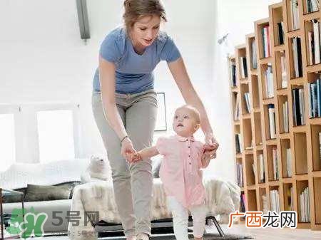 宝宝用学步车到底好不好 宝宝用学步车好吗
