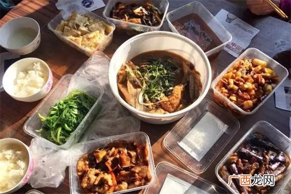 没吃完的外卖属于什么垃圾 没吃完的外卖怎么扔
