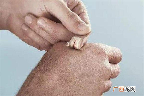 用过的创可贴是什么垃圾 创可贴扔什么垃圾桶