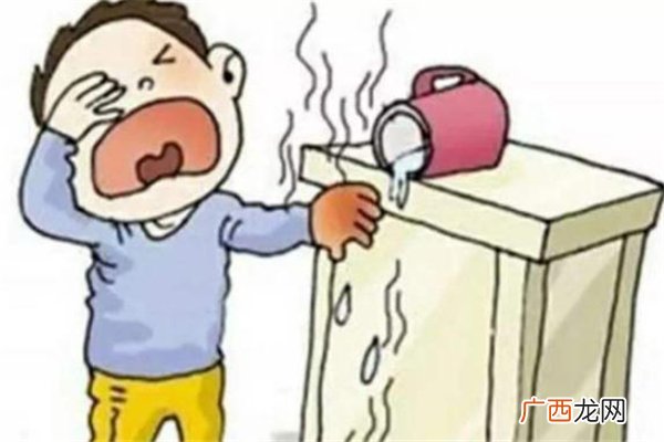 为什么手烫伤要摸耳朵 手被烫伤摸耳朵有用吗